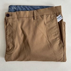 NWOT Old Navy Ultimate Straight Built-In Flex Chino Pants